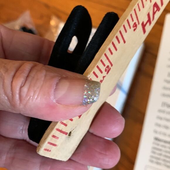 20 piece X2 velvet hanger clips. - Picture 7 of 7